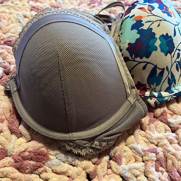 Calvin Klein One both are 34D - Picture 2 of 9